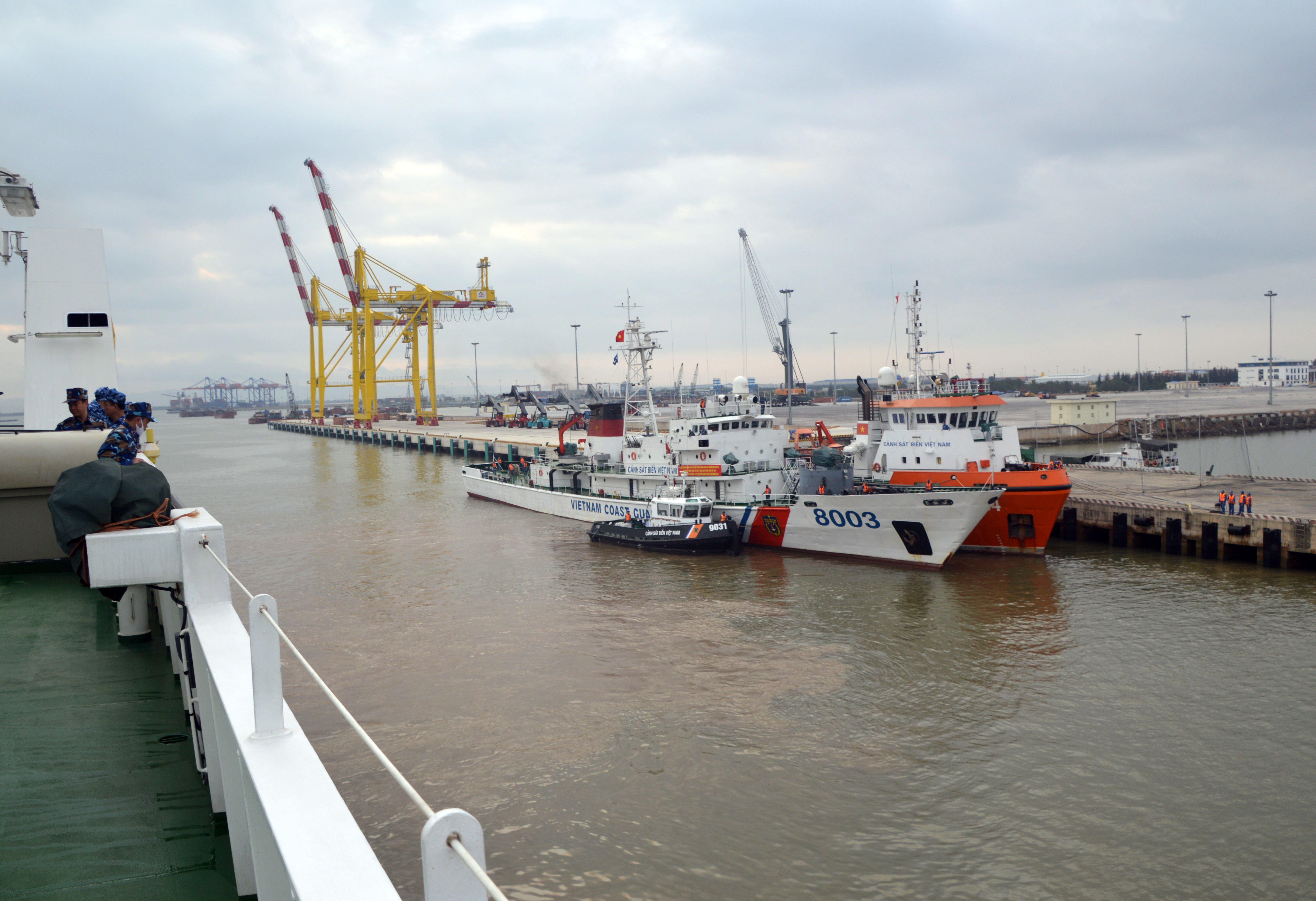 Biên đội tàu Cảnh sát biển thực hiện nhiệm vụ kiểm tra liên hợp nghề cá Việt Nam - Trung Quốc