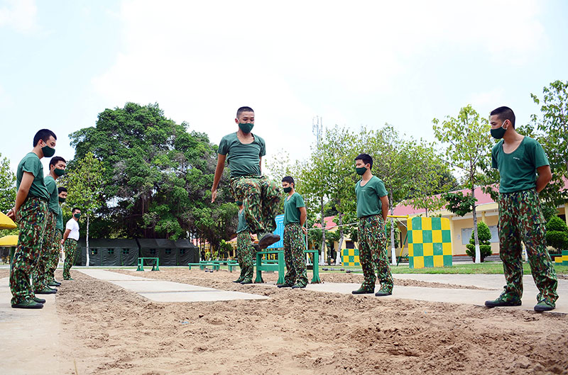 Lữ đoàn 596, Binh chủng Thông tin liên lạc phòng dịch tốt, huấn luyện nghiêm