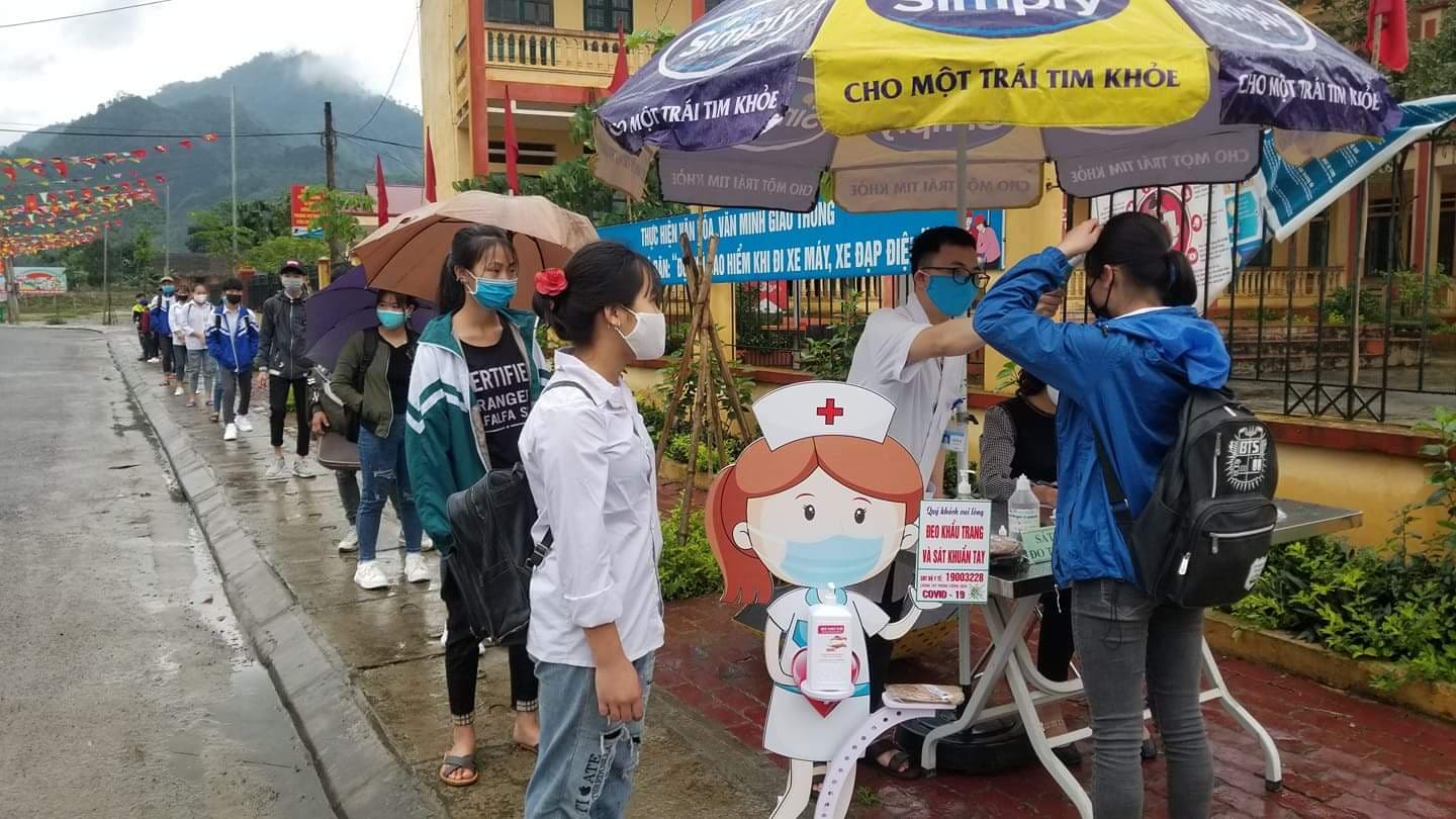 Buổi học đầu tiên của học sinh Yên Bái sau kỳ nghỉ chống dịch Covid-19