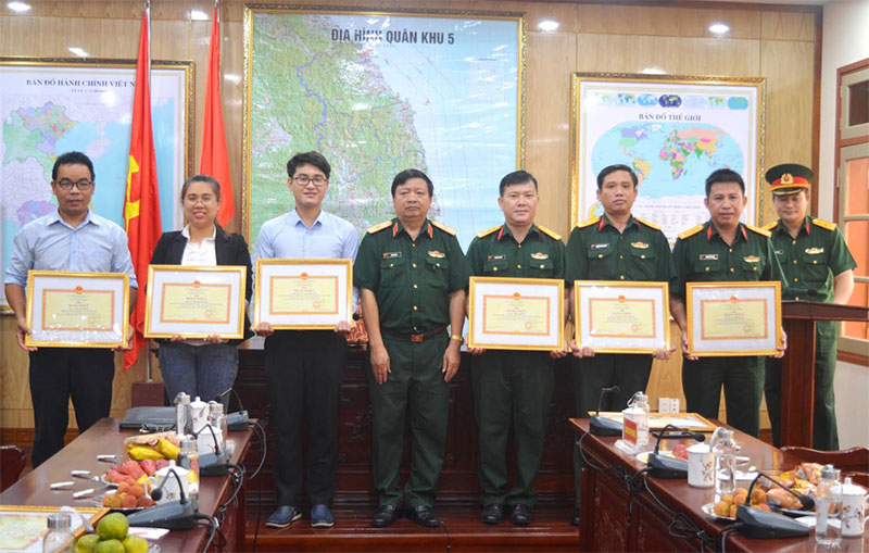 Quân khu 5 khen thưởng các cơ quan báo chí có thành tích xuất sắc trong tuyên truyền phòng, chống dịch Covid-19

