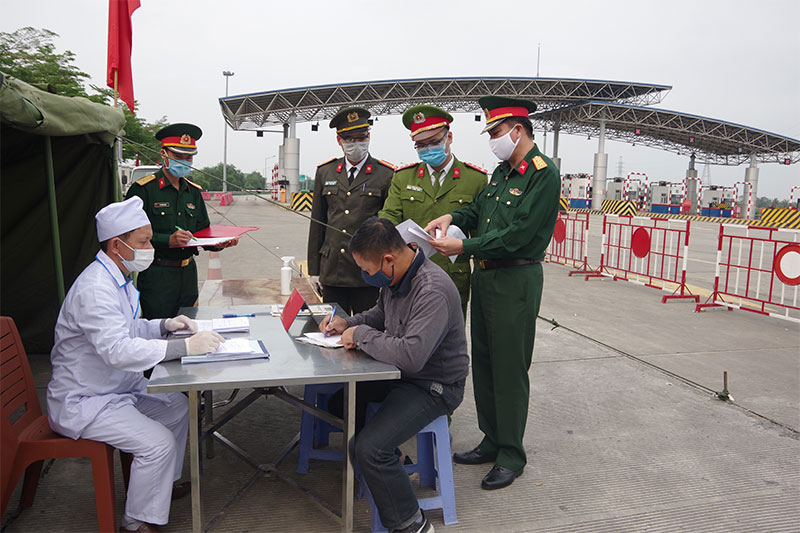 Chung tay, đồng lòng đẩy lùi dịch bệnh

