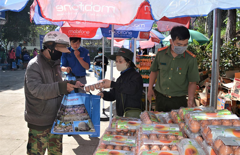 “Siêu thị 0 đồng” lan tỏa yêu thương tại Đà Lạt

