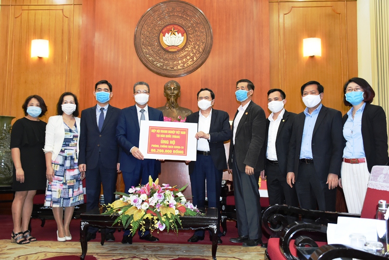 Người Việt Nam ở nước ngoài chung tay cùng cả nước phòng, chống dịch Covid-19