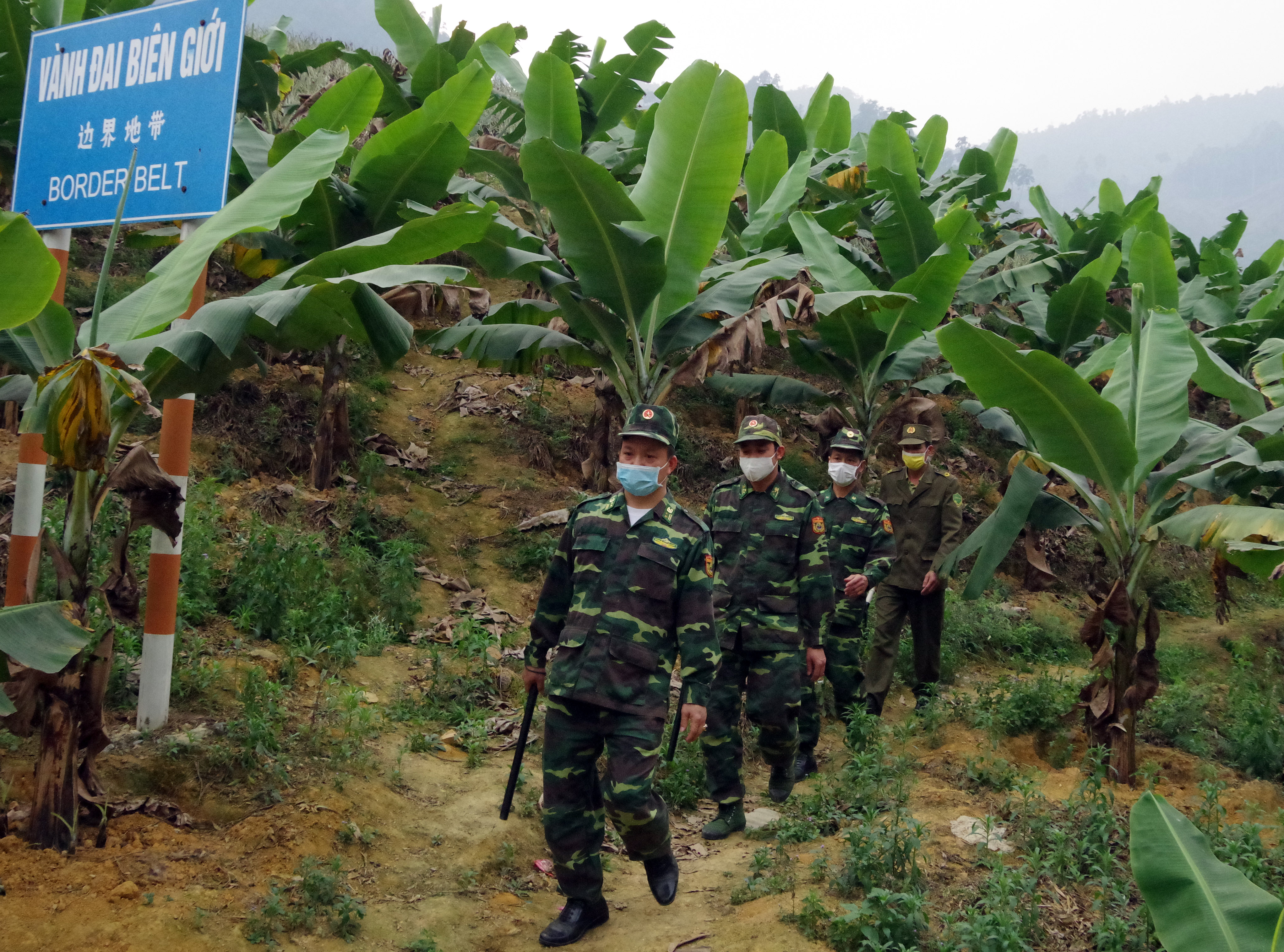 Bài 2: Vượt mọi khó khăn, vì nhân dân phục vụ