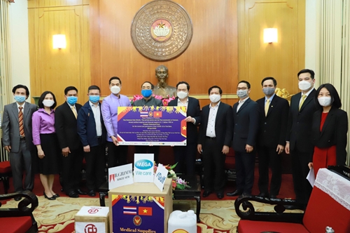 Ủy ban Trung ương MTTQ Việt Nam tiếp nhận tiền, hiện vật hỗ trợ công tác phòng, chống dịch Covid-19