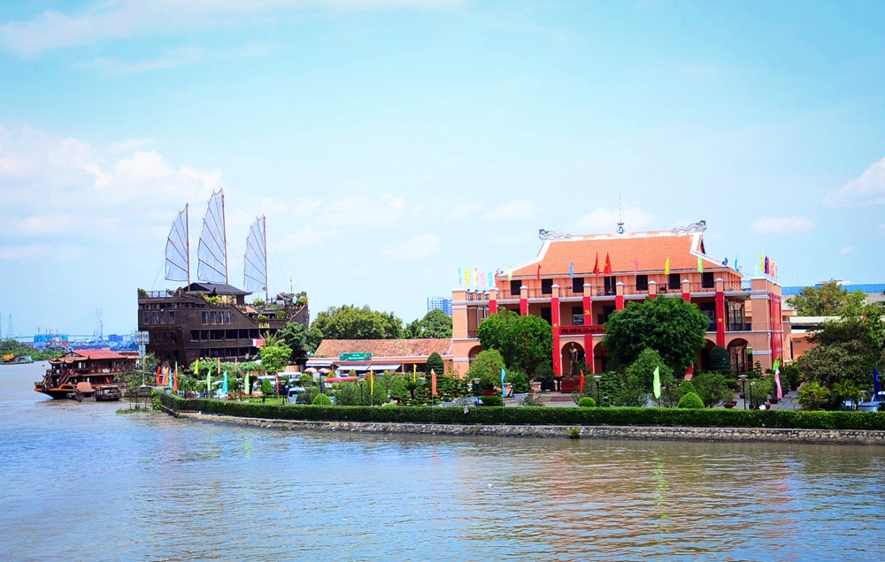 Bảo tàng Hồ Chí Minh - Chi nhánh TP Hồ Chí Minh là nơi lưu giữ và trưng bày tư liệu, hiện vật về cuộc đời và sự nghiệp Cách mạng vĩ đại của Chủ tịch Hồ Chí Minh.