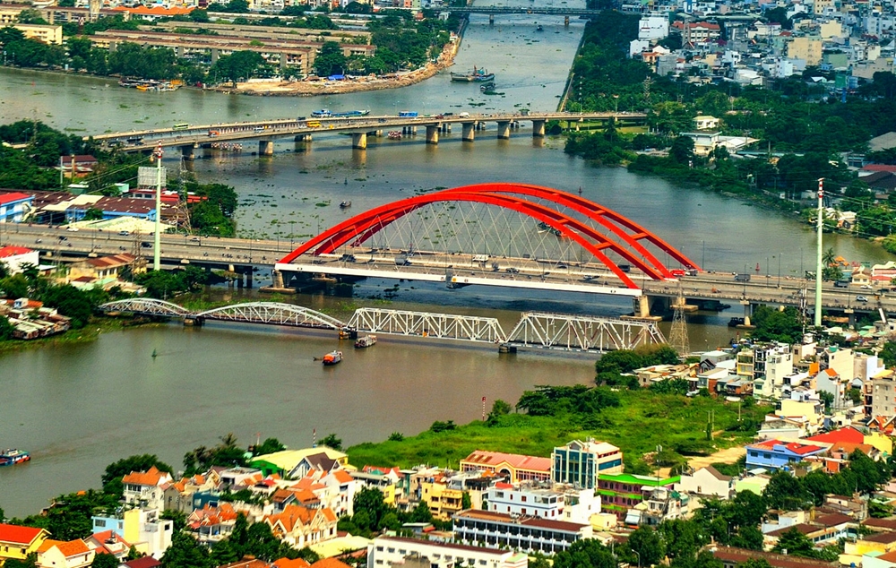 Cầu Bình Lợi hiện đại nằm trên Đại lộ Phạm Văn Đồng.