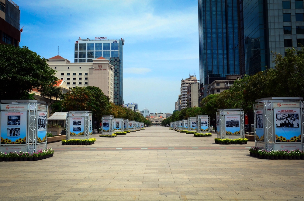 Phố đi bộ Nguyễn Huệ là điểm hẹn không thể thiếu của người dân, du khách và là địa điểm tổ chức nhiều lễ hội lớn.