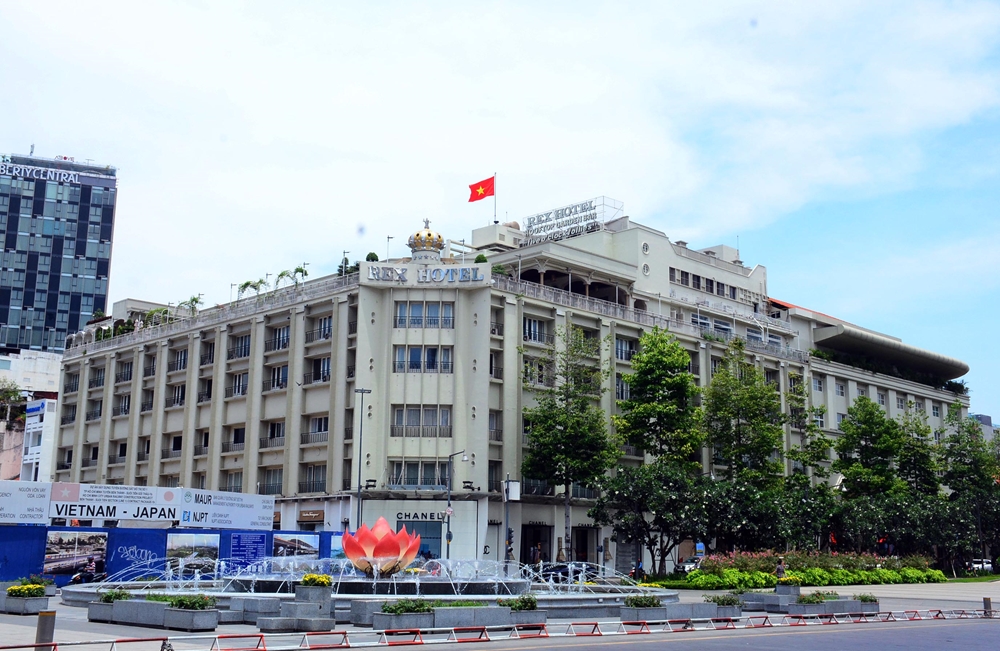 Khách sạn Rex với kiến trúc độc đáo tồn tại gần một thế kỷ.