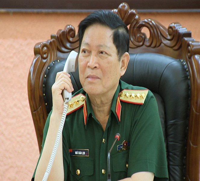 Bộ trưởng Quốc phòng Ngô Xuân Lịch điện đàm với Bộ trưởng Quốc phòng Trung Quốc