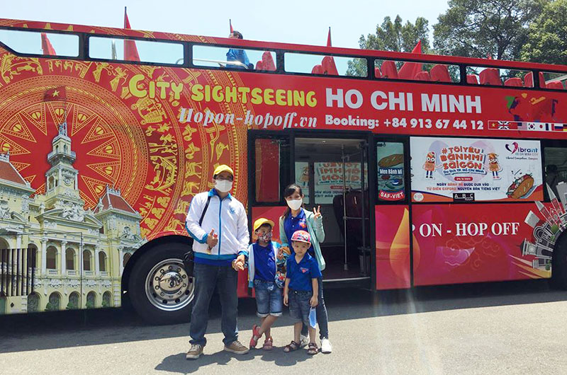Hành trình khám phá Thành phố Hồ Chí Minh bằng xe buýt mui trần hai tầng