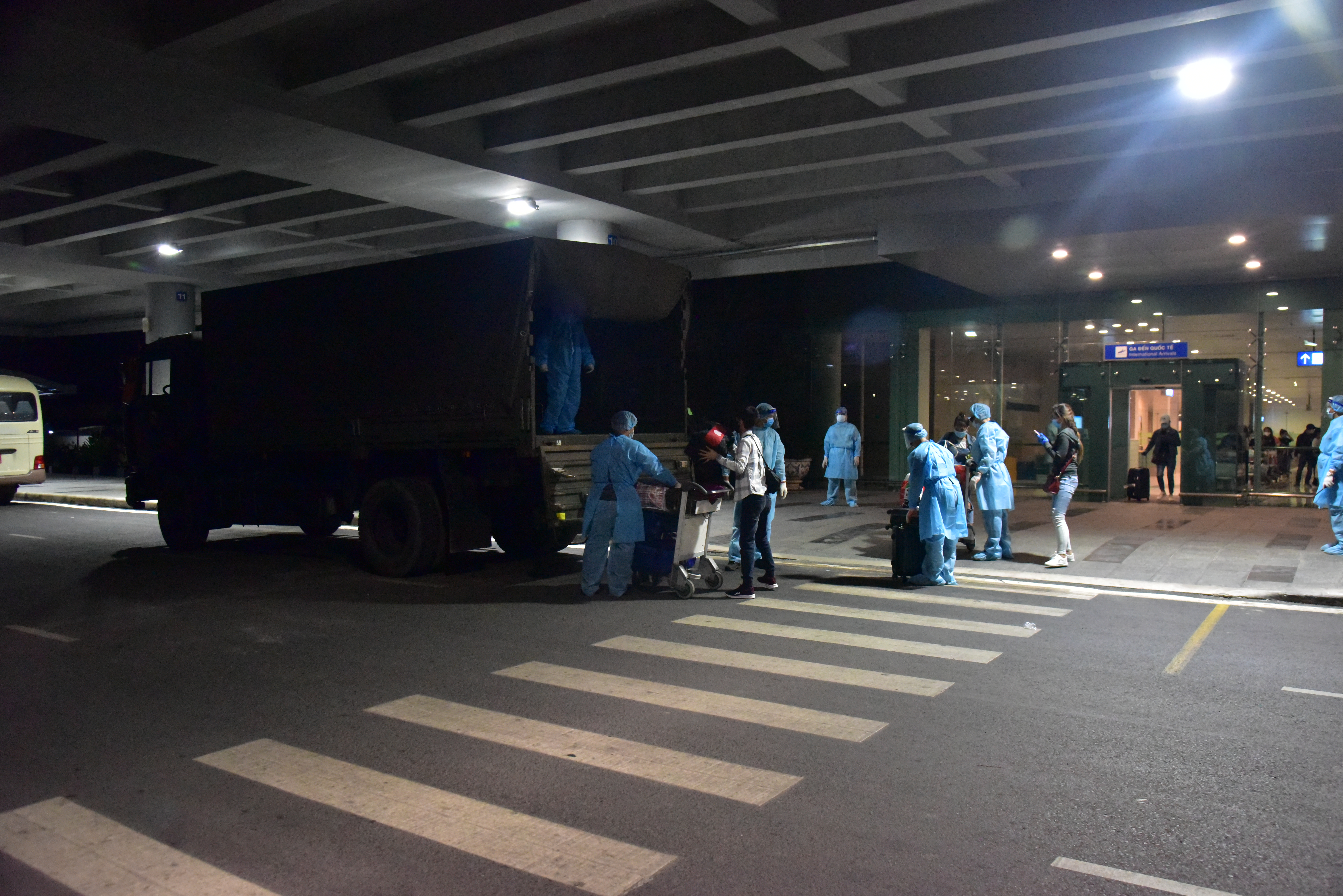 Cần Thơ tiếp nhận công dân Việt Nam từ UAE về nước tránh dịch Covid-19