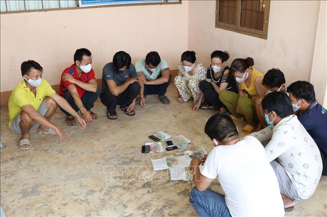 Tây Ninh: Tạm giữ hình sự 11 người tham gia đánh bạc