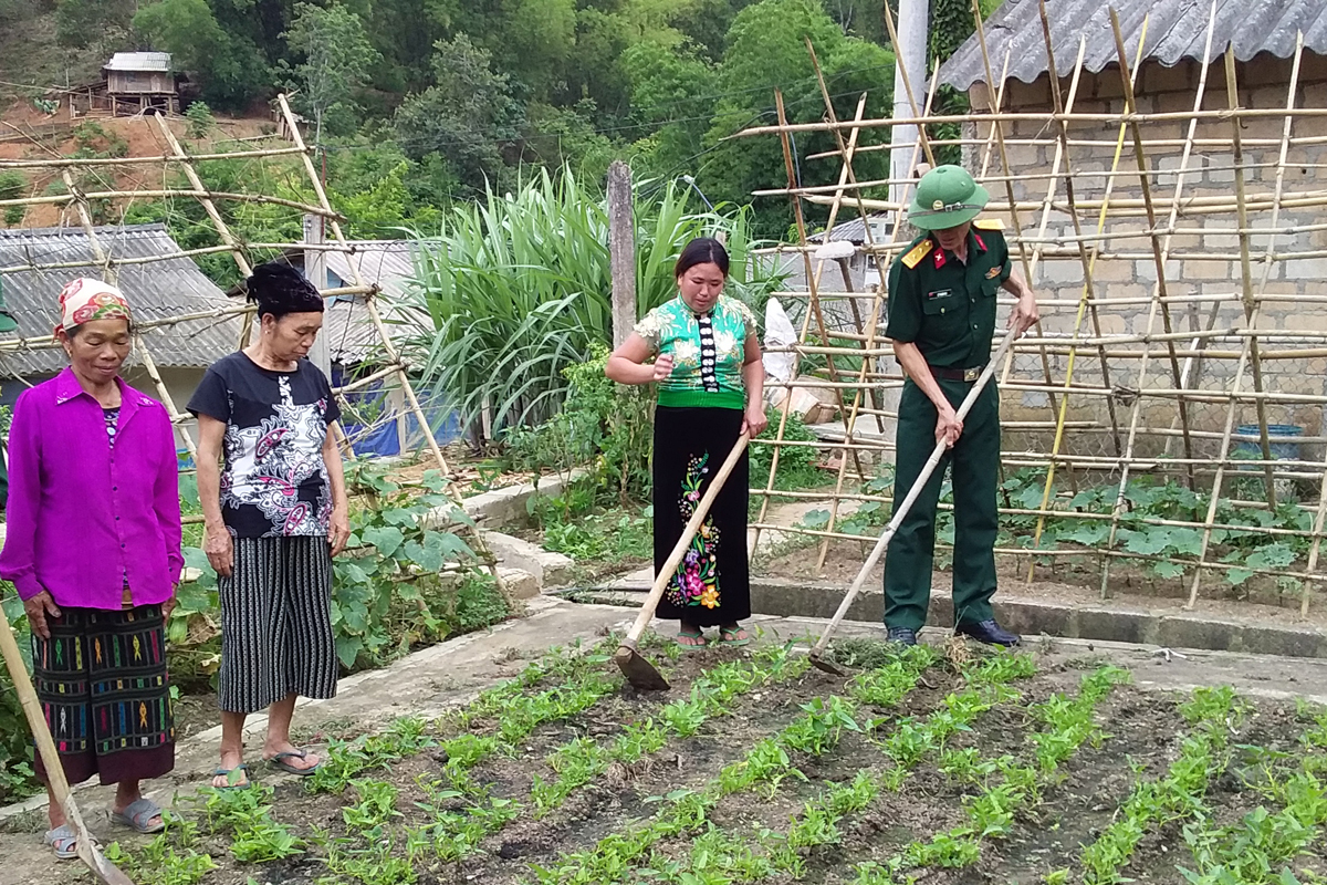 Mình về thì ai ở lại với đồng bào biên cương?