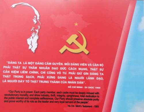 Đặc biệt coi trọng xây dựng, rèn luyện cán bộ của Đảng 