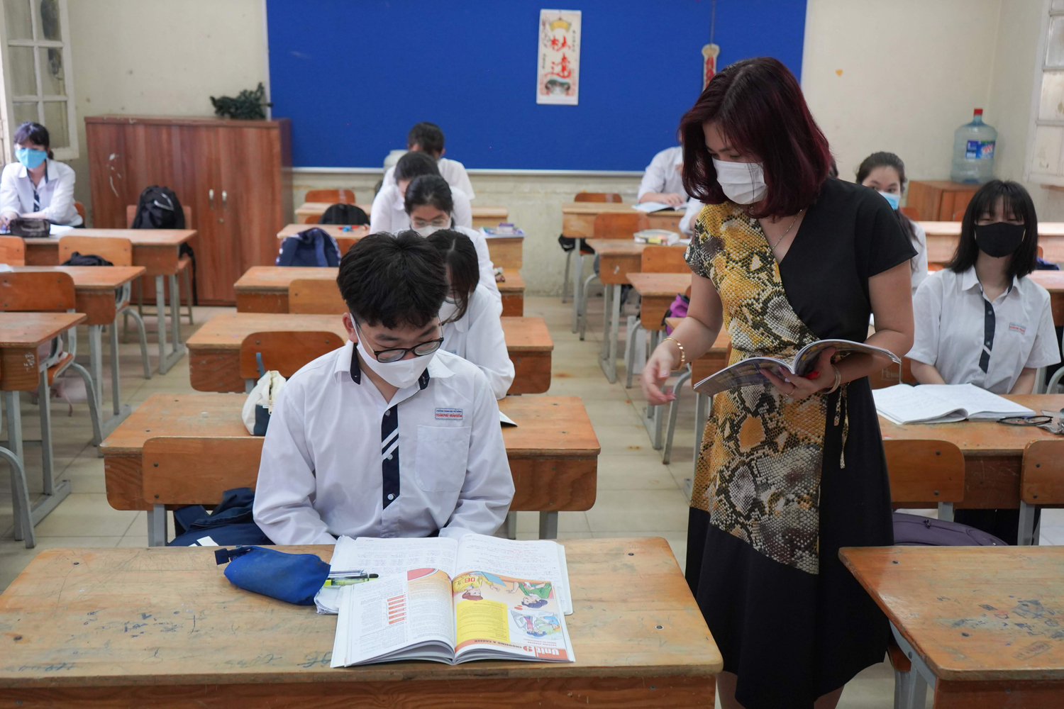 Các trường vượt khó gấp rút ôn tập cho học sinh