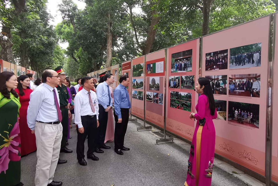 Tổ chức hội thảo và triển lãm về Chủ tịch Hồ Chí Minh