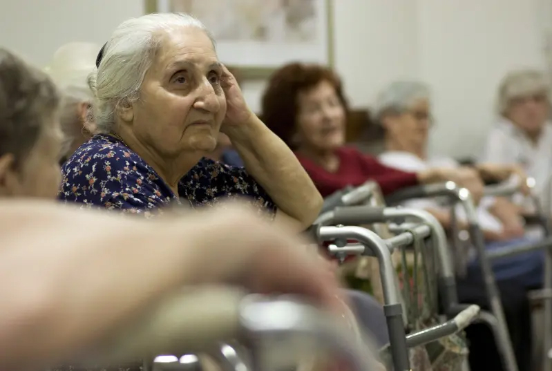 Người già mắc Covid-19 có thể xuất hiện triệu chứng bất thường