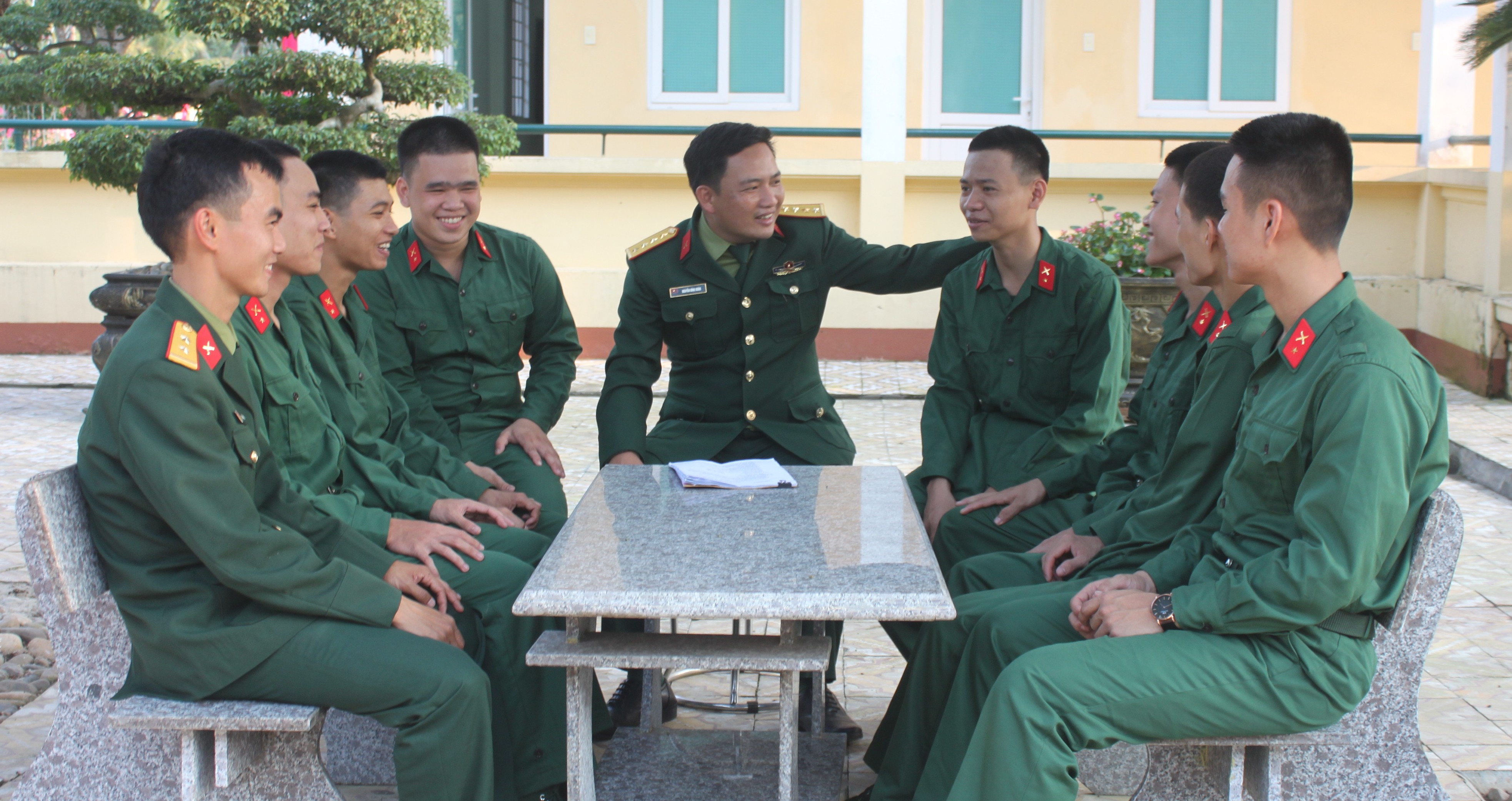 Khi chiến sĩ có vợ...