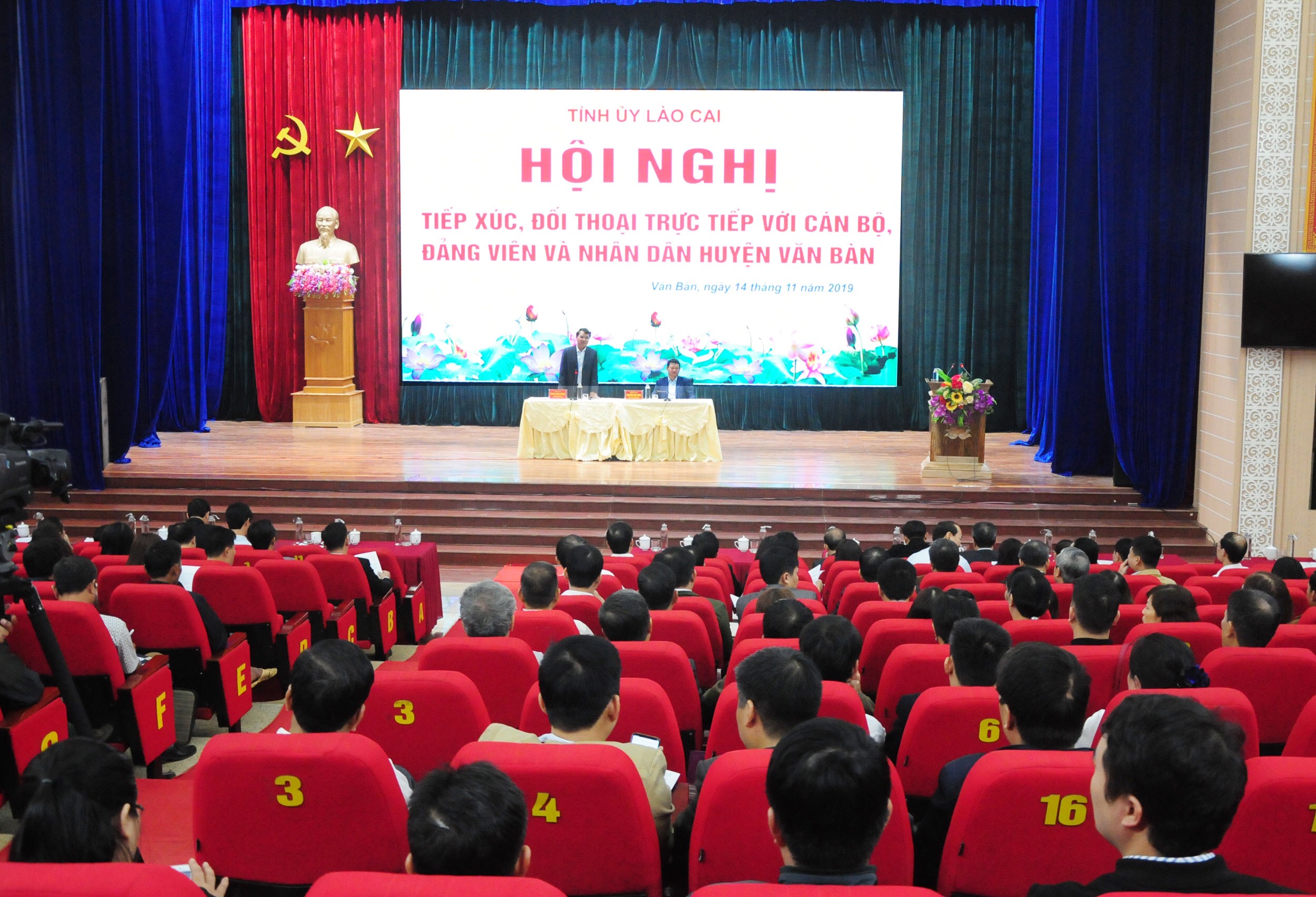 Đối thoại để gỡ khó ở Lào Cai

