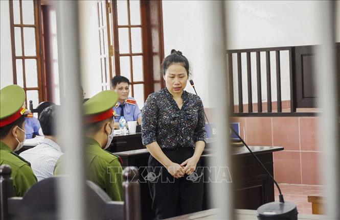Xét xử sơ thẩm 15 bị cáo trong vụ gian lận điểm thi Trung học Phổ thông quốc gia tại Hòa Bình  

 