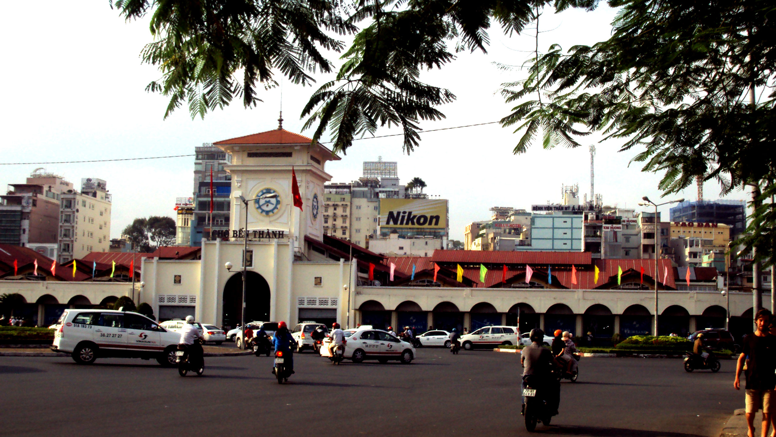 Trong nắng tháng Năm!