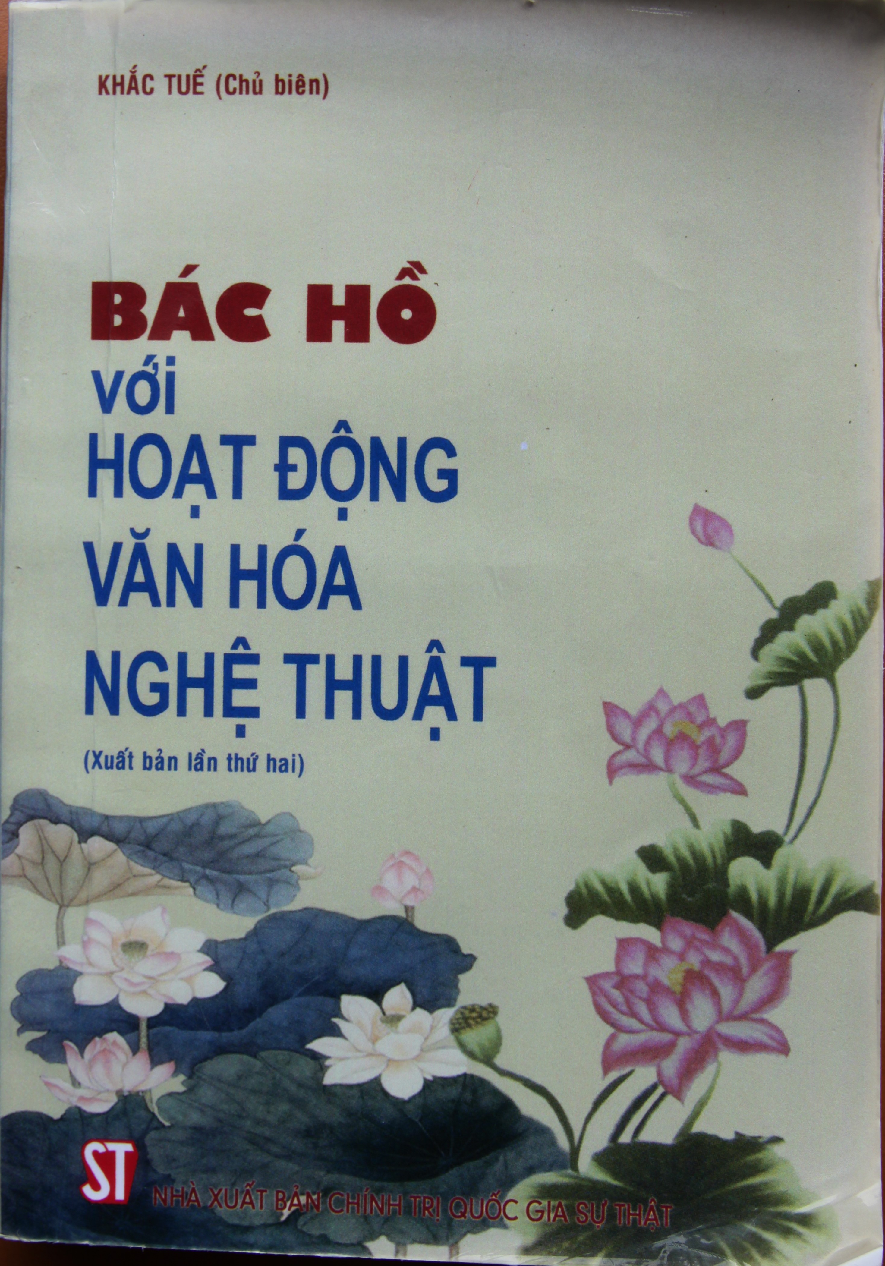 Người luôn quan tâm tới văn hóa, nghệ thuật