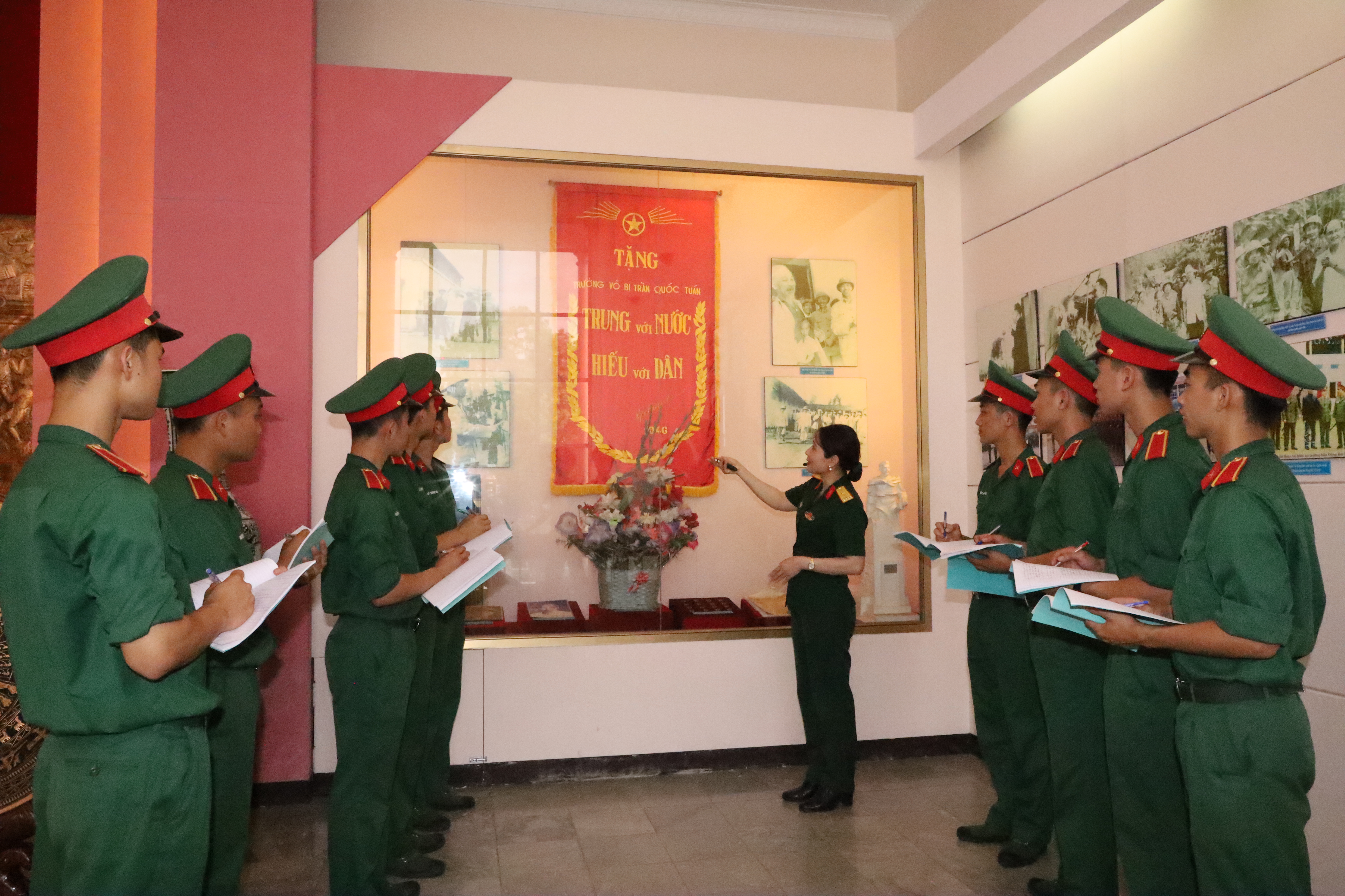 Xứng đáng là nhà trường được Bác Hồ 9 lần về thăm