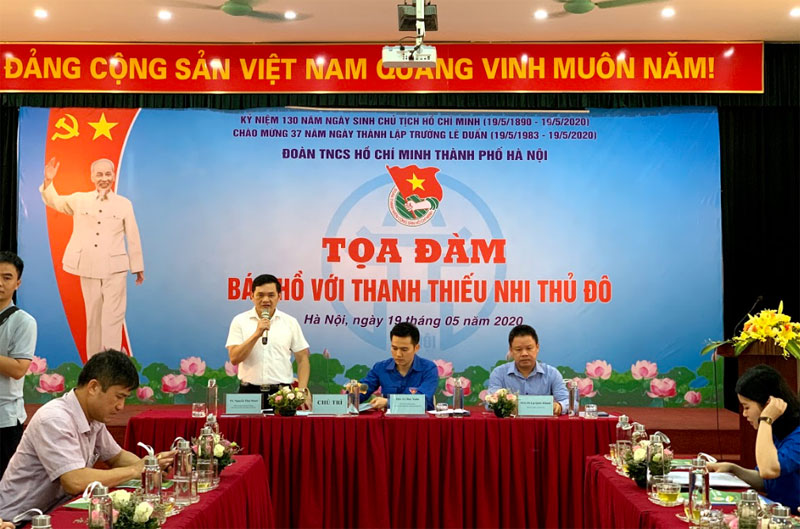 Bác Hồ với thanh thiếu nhi Thủ đô