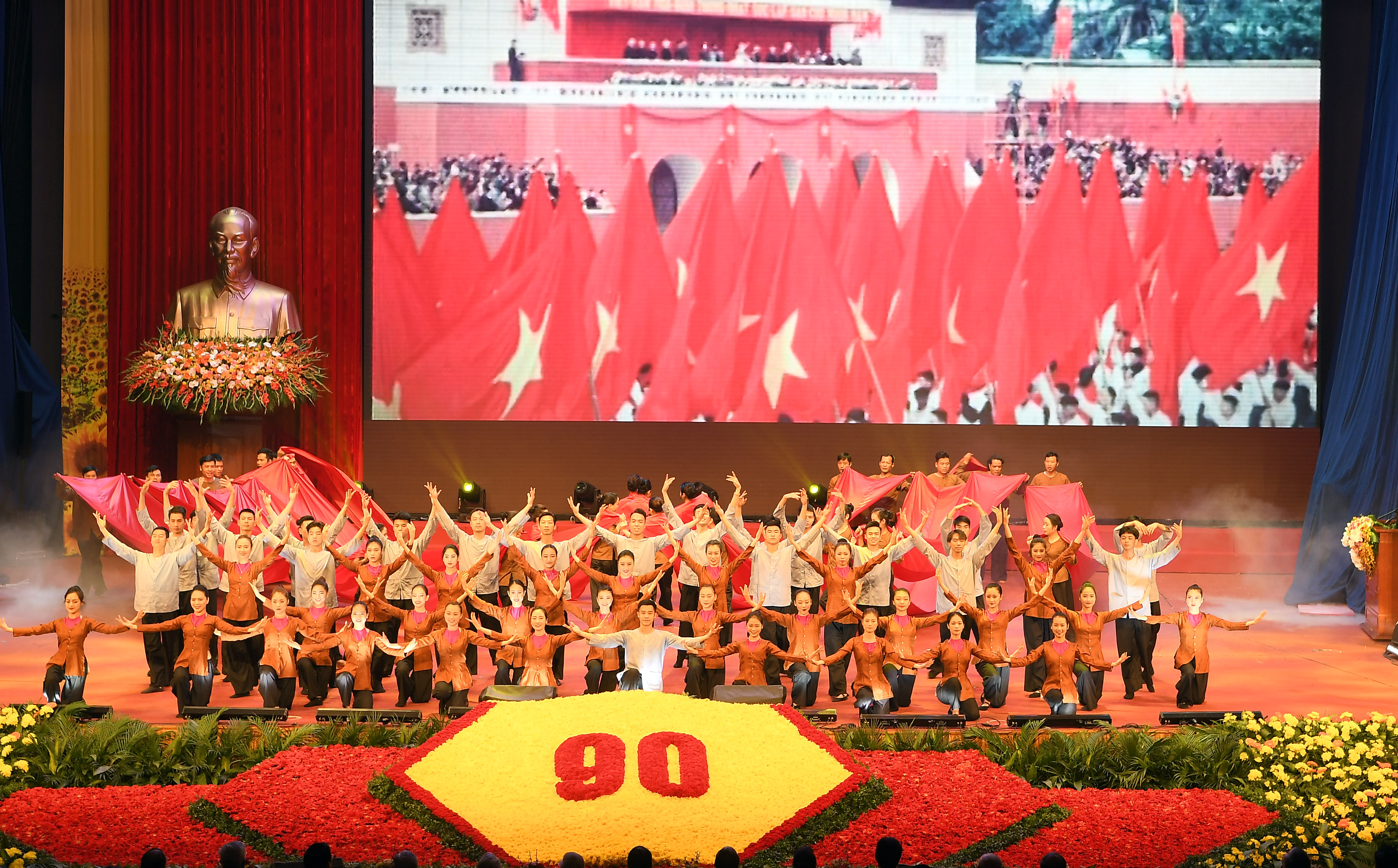 Thực hiện tốt vai trò Đảng vừa là người lãnh đạo, vừa là người đầy tớ của nhân dân