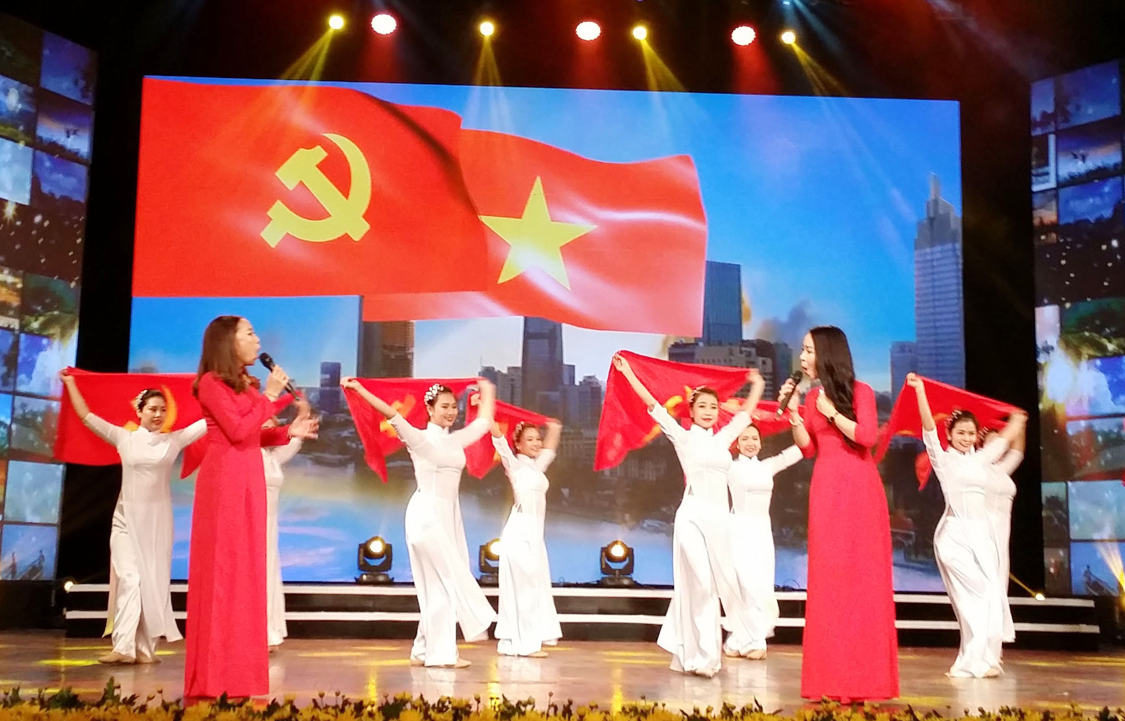 Thực hiện tốt vai trò Đảng vừa là người lãnh đạo, vừa là người đầy tớ của nhân dân