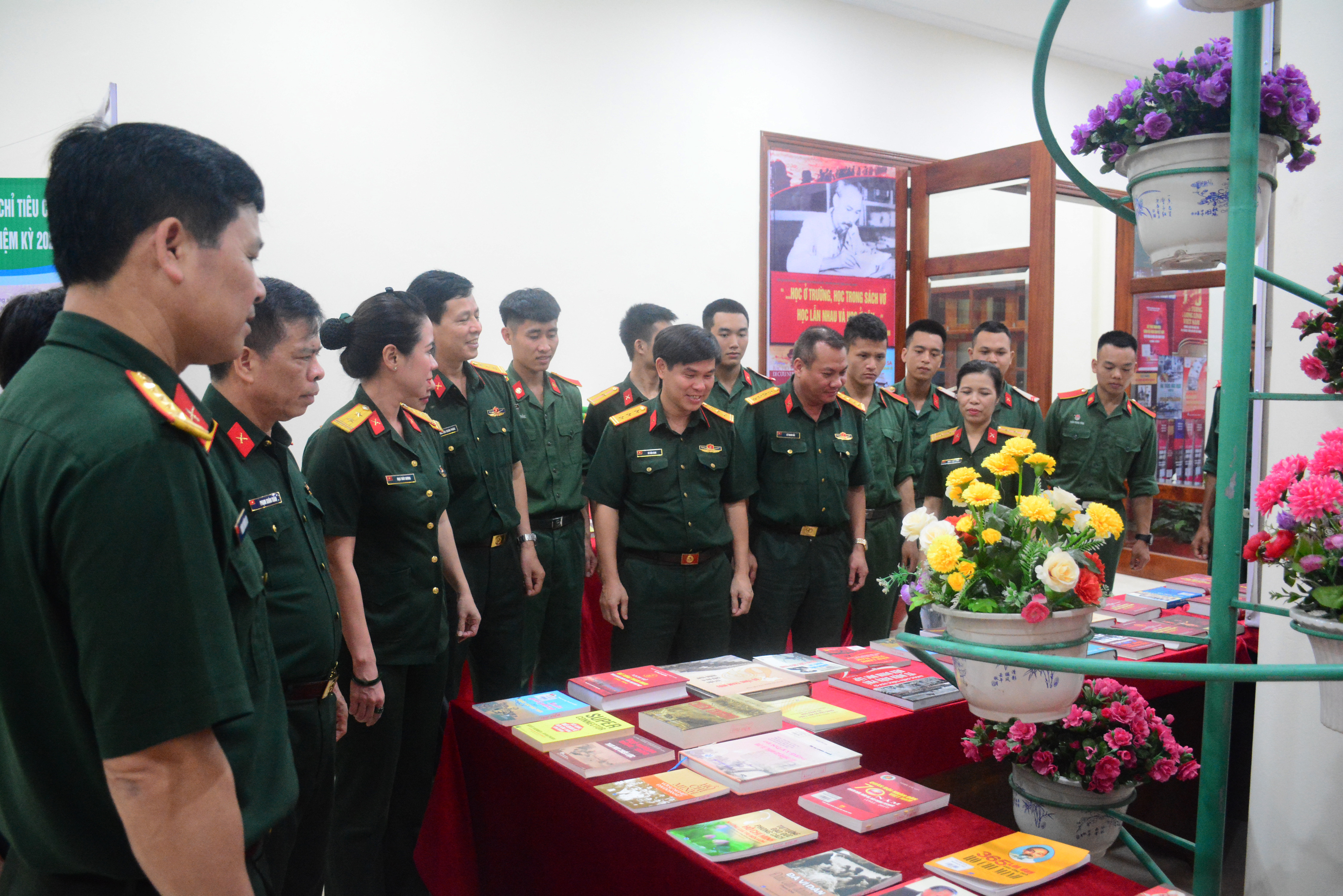 Trưng bày hơn 1.000 ấn phẩm ở thư viện lưu động