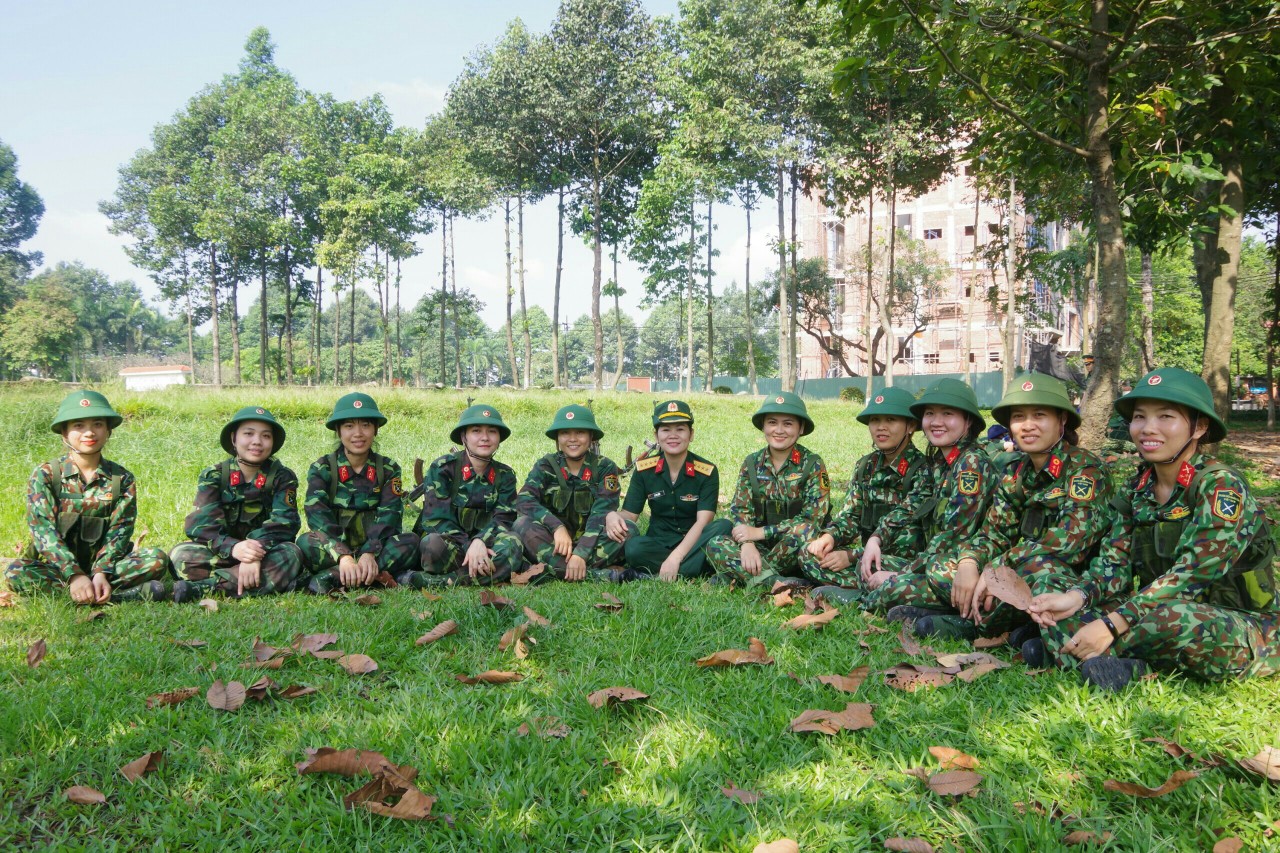 Người chị thân tình của nữ chiến sĩ

