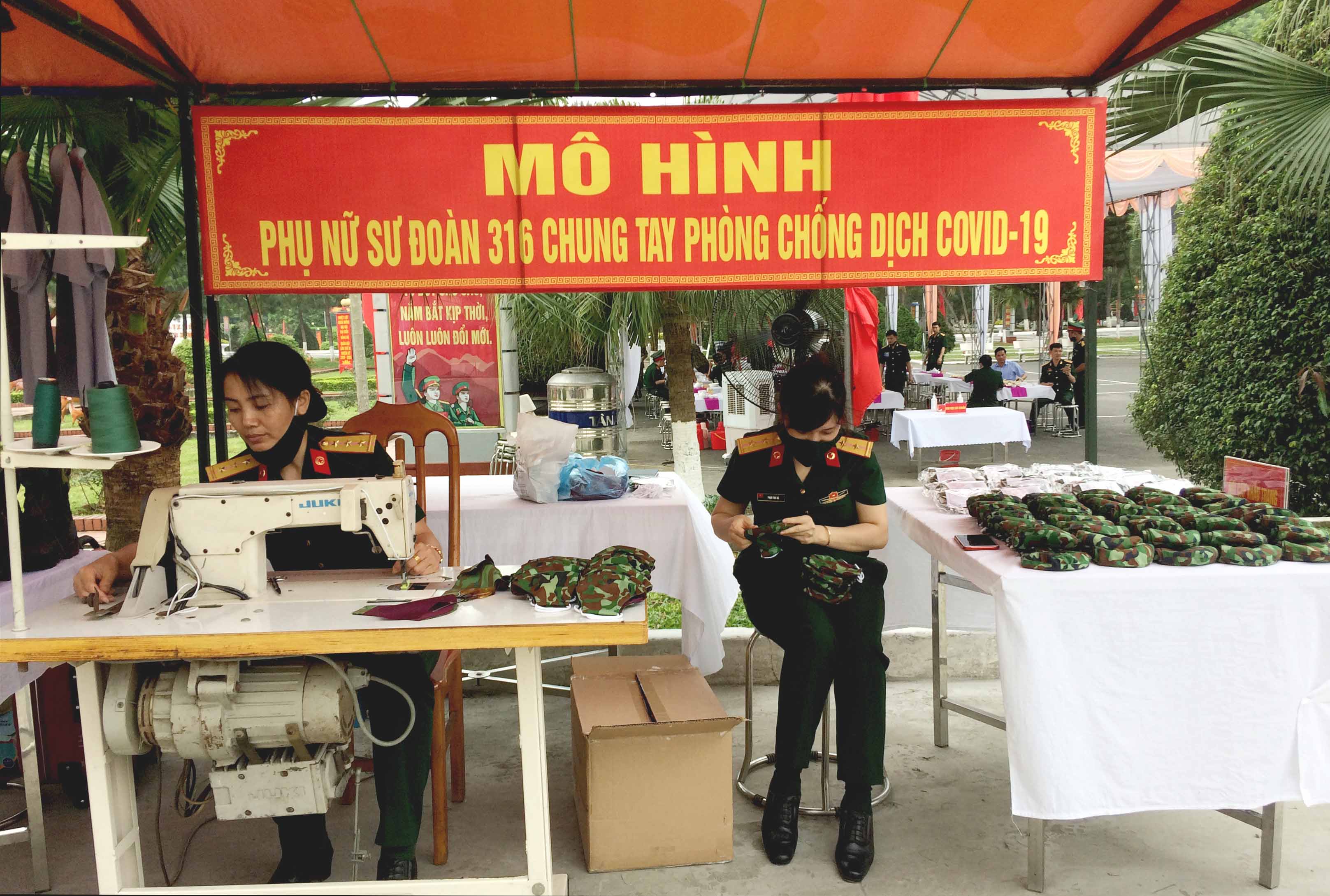 Những chiếc khẩu trang 