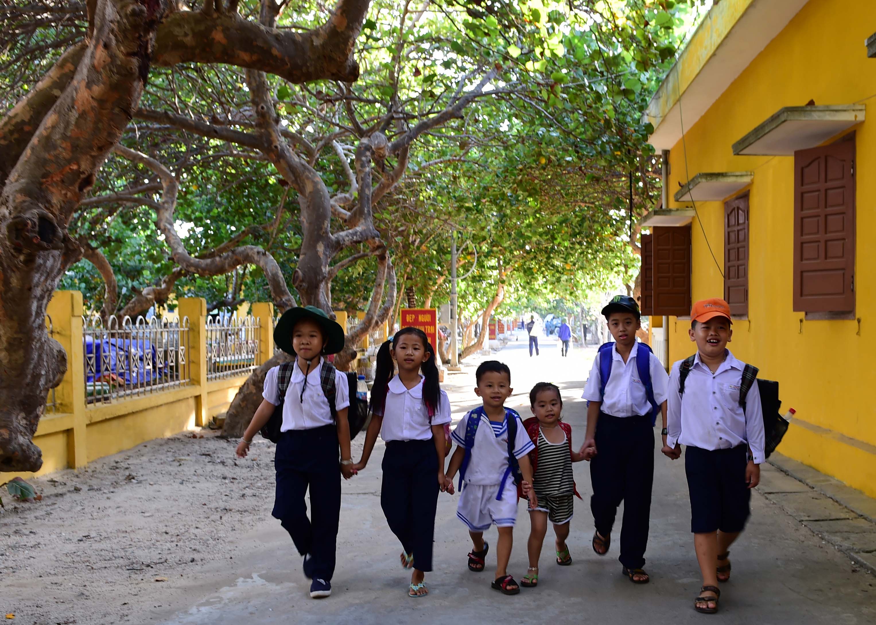 Chung tay chăm lo cho thế hệ 