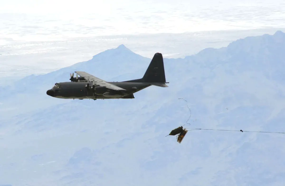 Mỹ thử nghiệm phương thức ném bom mới với máy bay vận tải