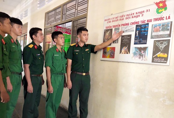 CHỈ HUY GƯƠNG MẪU, KHÓI THUỐC KHÔNG CÒN