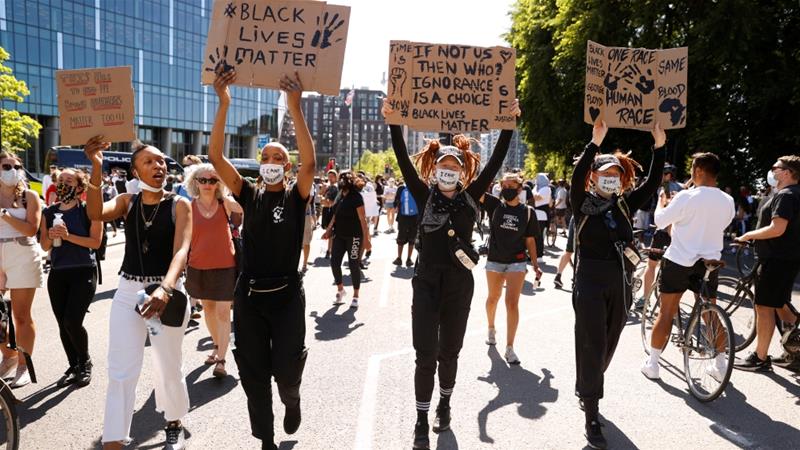 Phong trào chống nạn phân biệt chủng tộc ở Mỹ lan rộng sang nhiều nước

