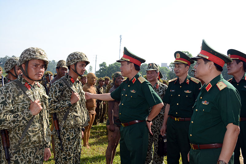 Trung tướng Ngô Minh Tiến, thăm và kiểm tra tại  Trường Sĩ quan Đặc công
