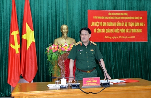 Đại tướng Lương Cường làm việc với Thường vụ Đảng ủy, Bộ tư lệnh Quân khu 5