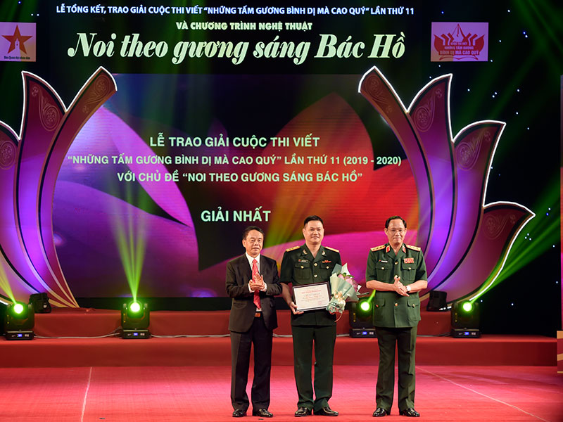 Lan tỏa những bông hoa đẹp trong rừng hoa ngàn việc tốt