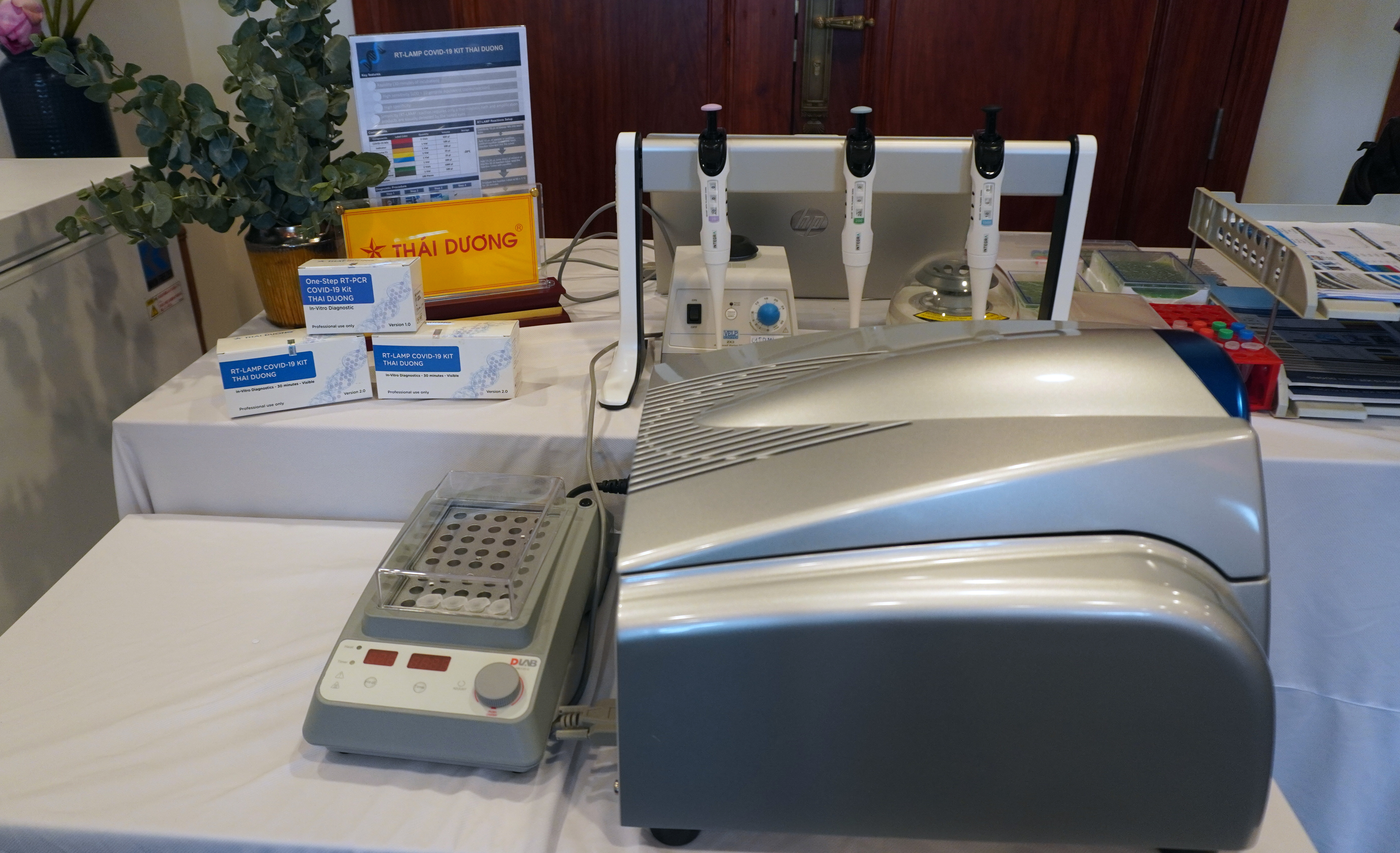 Công bố thêm hai bộ kit chẩn đoán phát hiện virus SARS-CoV-2 đạt chuẩn quốc tế