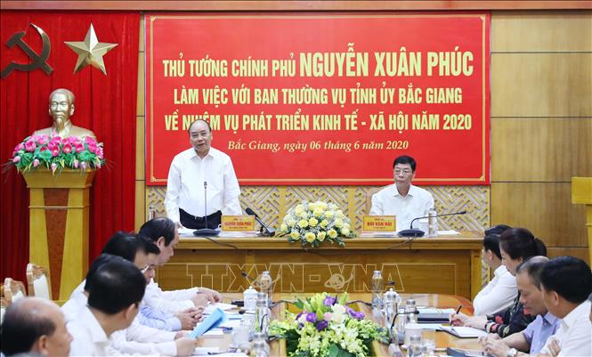 Thủ tướng Nguyễn Xuân Phúc: Bắc Giang cần chuyển mô hình tăng trưởng từ chiều rộng sang chiều sâu