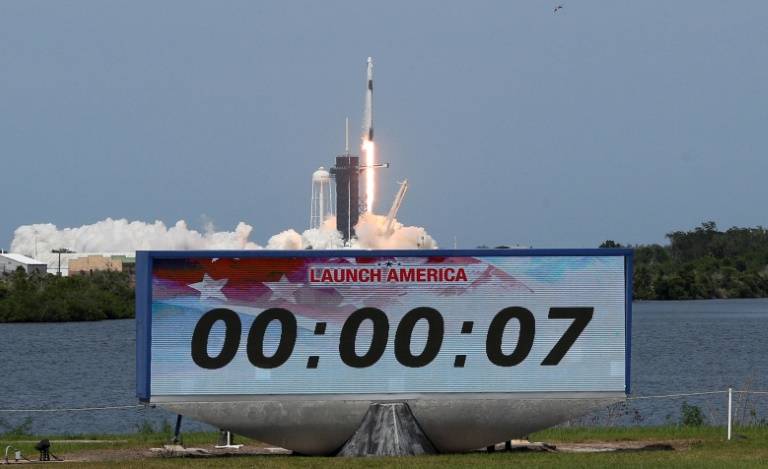 SpaceX phá vỡ thế độc tôn du hành vũ trụ của Nga