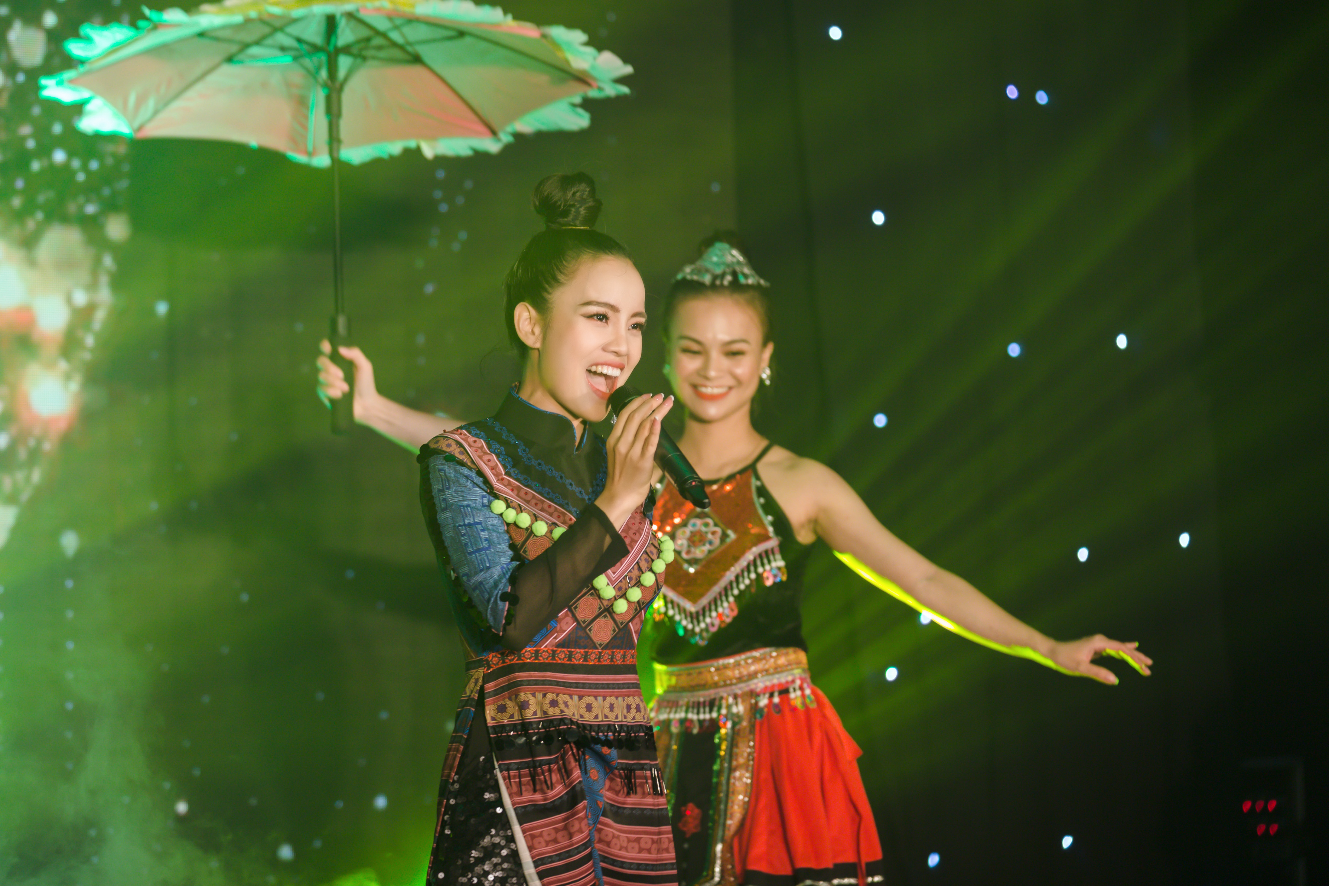 Cô gái dân tộc Nùng làm âm nhạc “kích cầu” du lịch quê hương