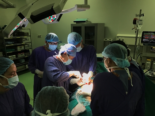 Bệnh viện Việt Đức thay khớp háng thành công cho bệnh nhân bị tai nạn giao thông