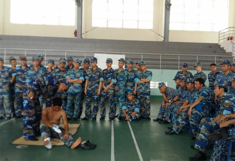 Học viện Hải quân huấn luyện kỹ thuật cấp cứu cho học viên đào tạo sĩ quan cấp phân đội