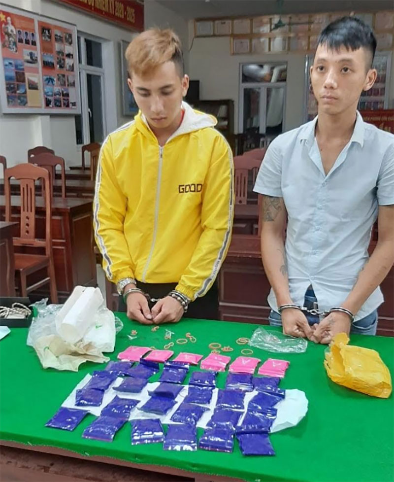 Bắt hai đối tượng vận chuyển trái phép hơn 6.000 viên ma túy tổng hợp


