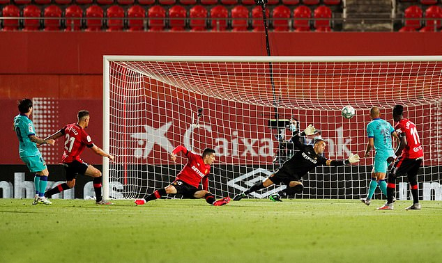 Barca thắng đậm trong ngày trở lại La Liga