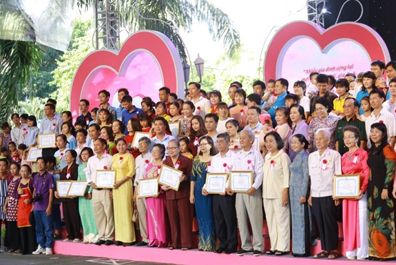 22 gia đình trẻ tiêu biểu năm 2020 được tuyên dương